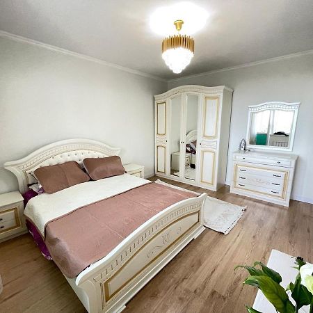 Apartment In Almaty Luaran gambar