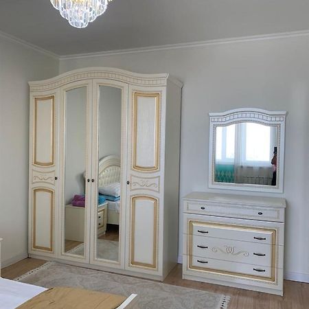 Apartment In Almaty Luaran gambar