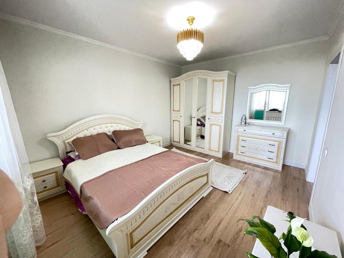 Apartment In Almaty Luaran gambar