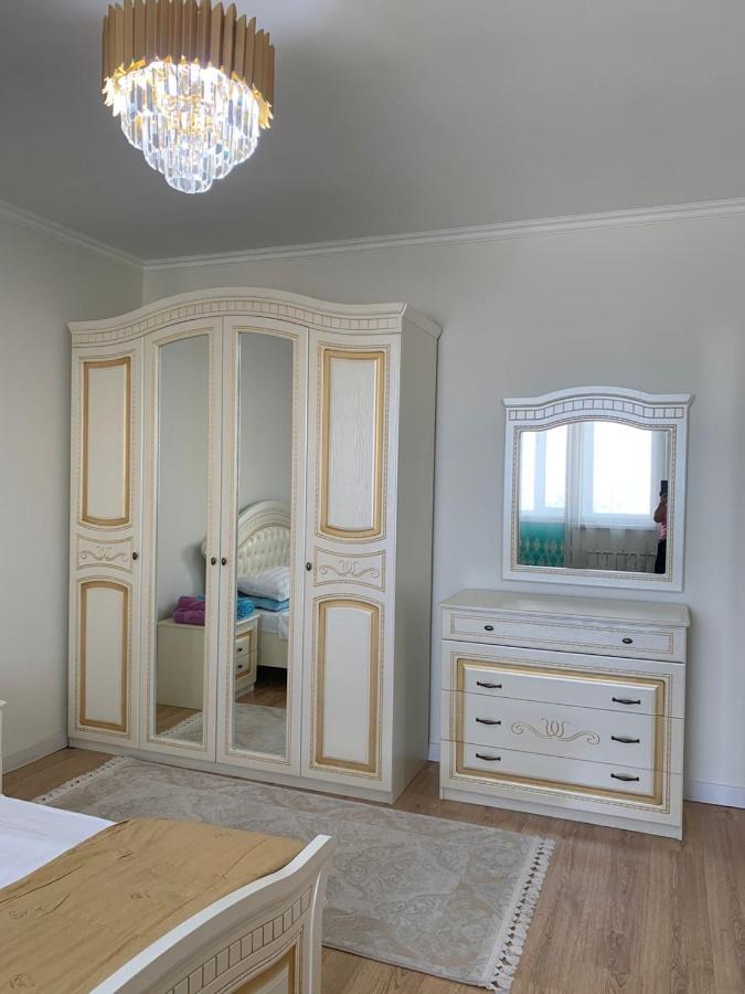 Apartment In Almaty Luaran gambar